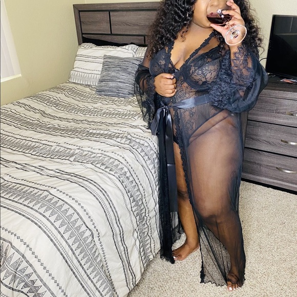 Showing Out Robe - Picture 2 of 2